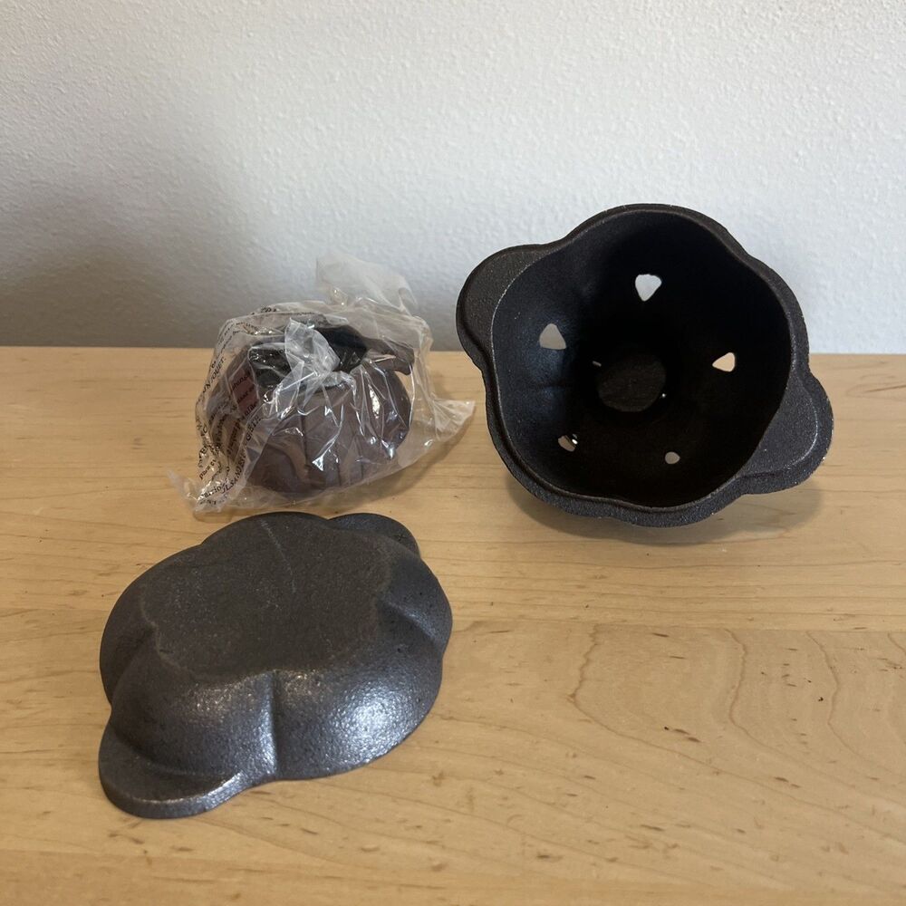 Charcoal Companion Cast Iron Garlic Roaster & Squeezer, Black Manual - Picture 6 of 6